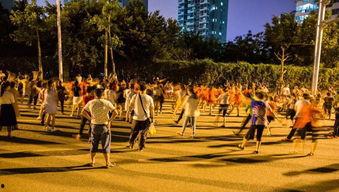 热门话题广场舞,舞动健康，乐享生活新风尚