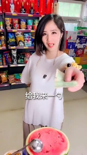 热门美女吃瓜,热门美女的吃瓜瞬间，揭秘娱乐圈幕后故事