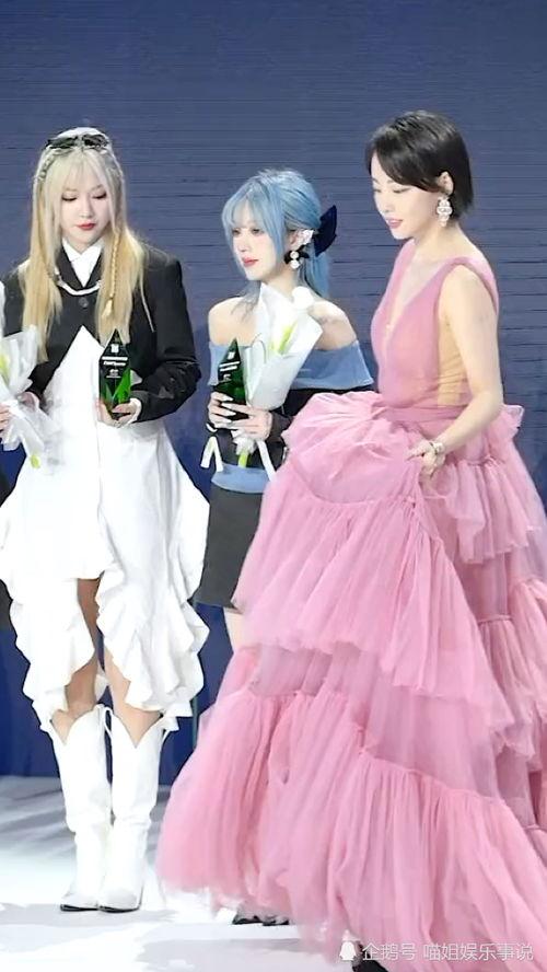 明星网红走秀差距,光环背后的真实较量