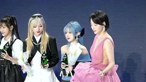 明星网红走秀差距,光环背后的真实较量