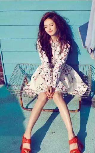 女明星网红的腿,美腿诱惑，时尚风采尽展无遗