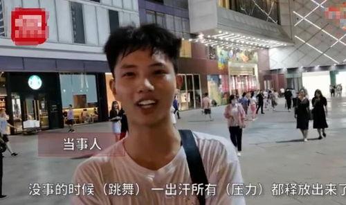 dy热门瓜帅小伙与大妈,温情瞬间引网友热议
