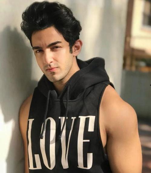 胖的明星网红男,逆袭之路与时尚态度